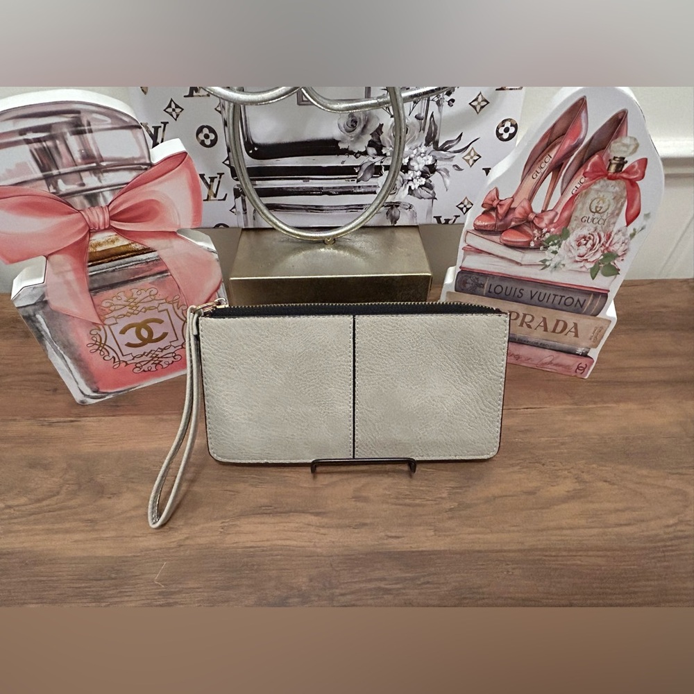 Italian Soft Leather Elegant Gray Wristlet